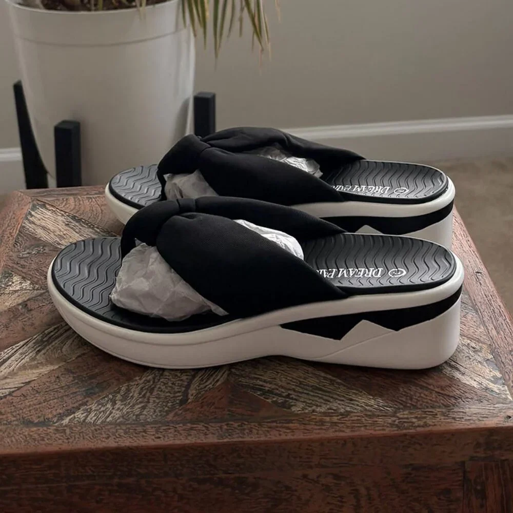 DREAM PAIRS Women Black & White 2.2-inch Wedge Platform Flip Flops Size 7